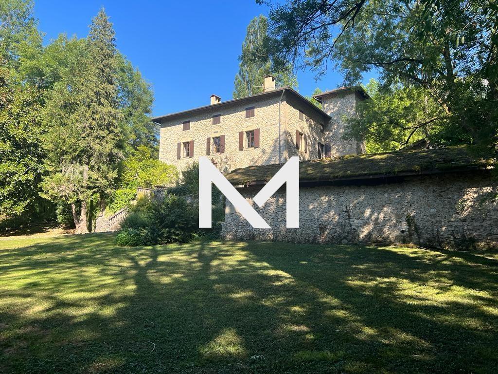 MAISON DE MAÎTRE AVEC DEPENDANCES ET PLAN D'EAU SUR 4 HECTARES - Photo 1