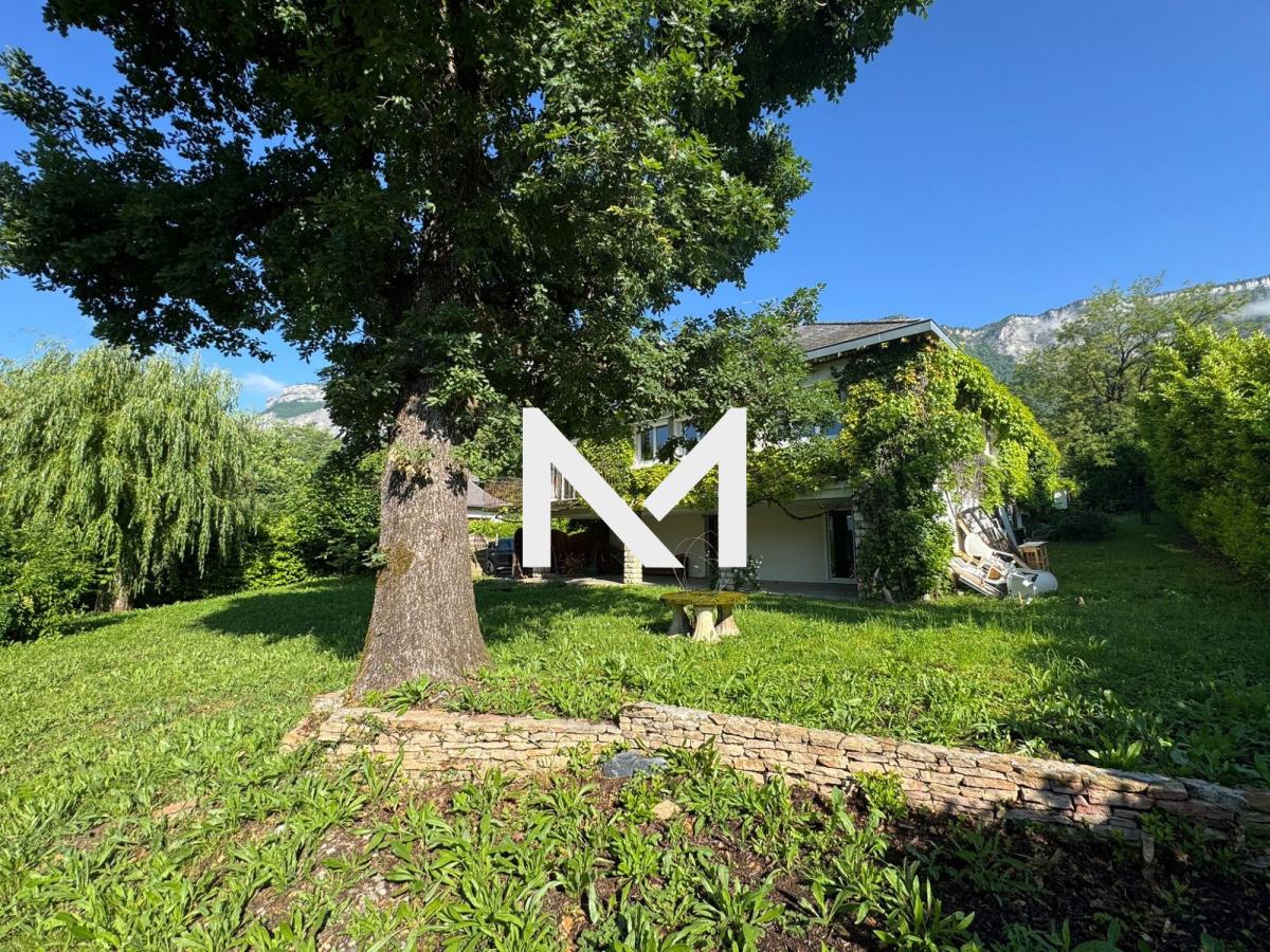 Saint-Ismier - Maison 8 pièces - Photo 1 Saint-Ismier - Maison 8 pièces - Photo 1