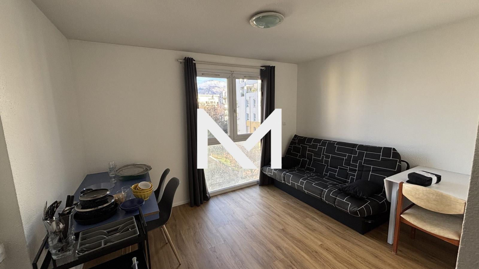 Lot de 6 studios meublés et 3 stationnements - Photo 1