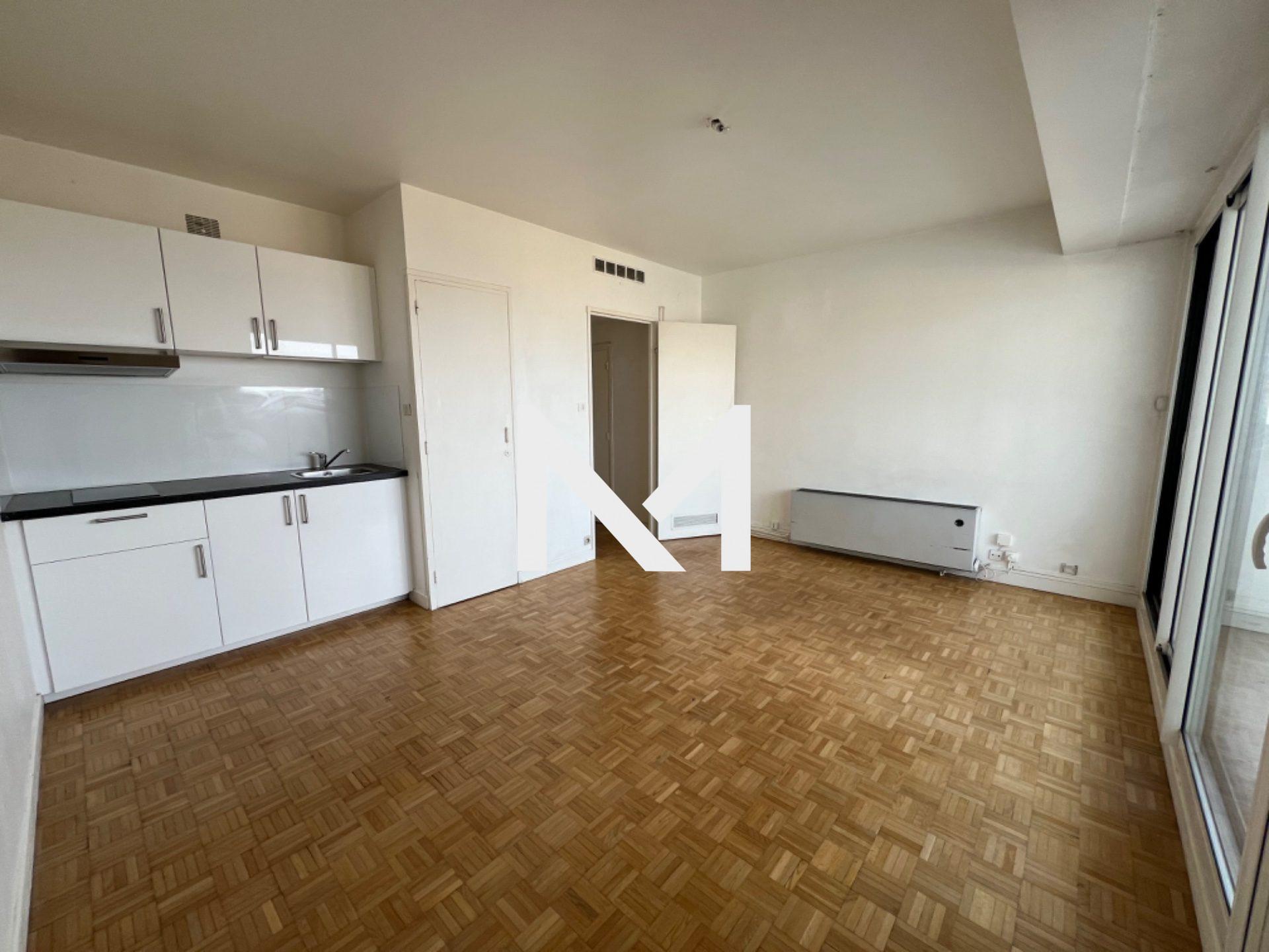 LES 3 TOURS - EN ETAGE ELEVE - Photo 2