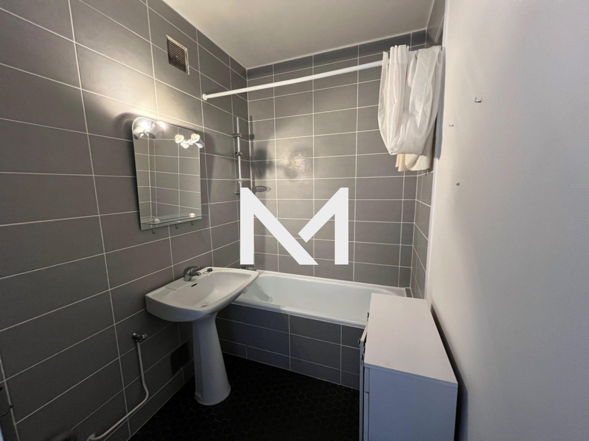 LES 3 TOURS - EN ETAGE ELEVE - Photo 5