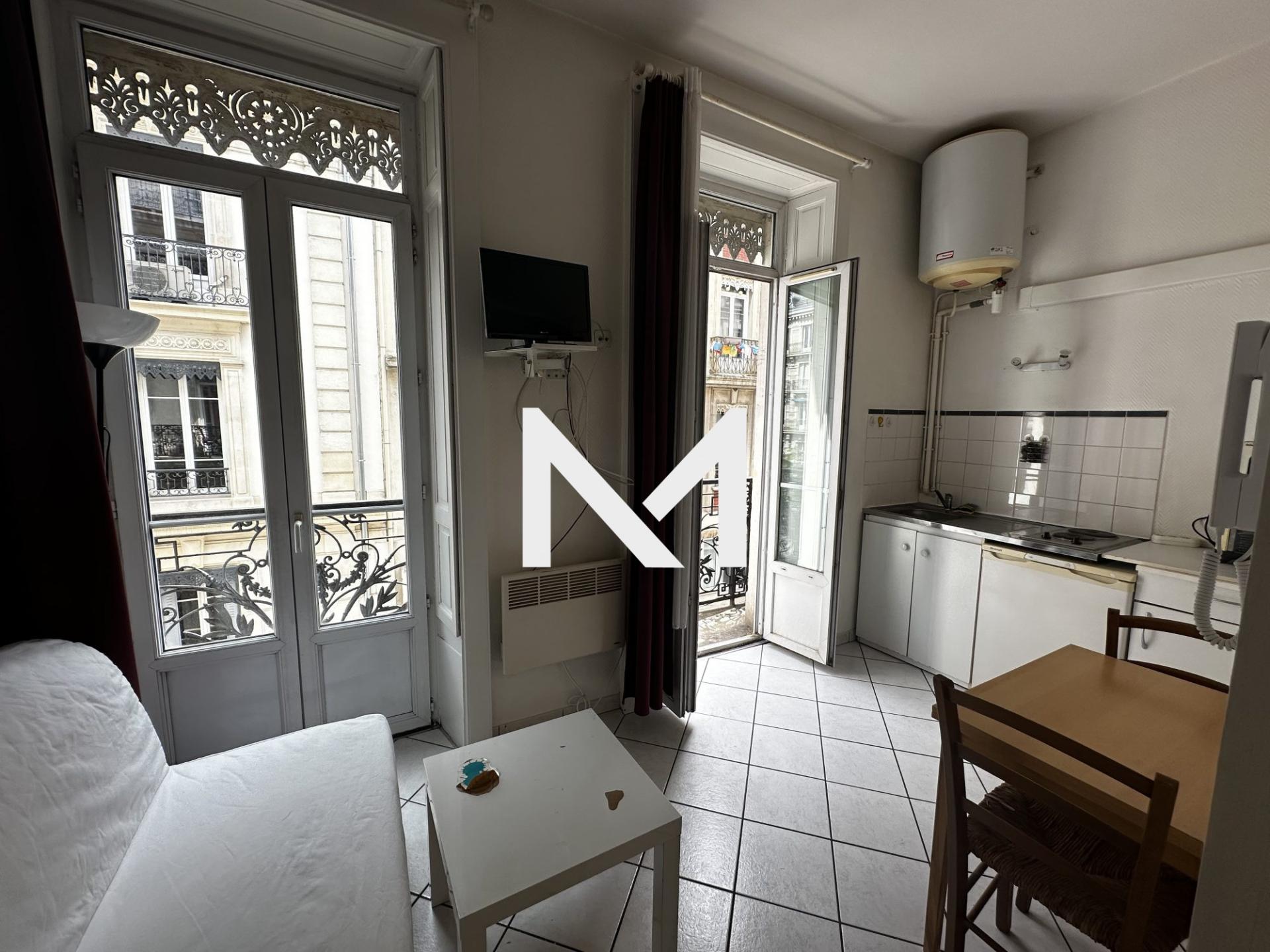 HYPER CENTRE - STUDIO MEUBLE AVEC BALCON - Photo 1