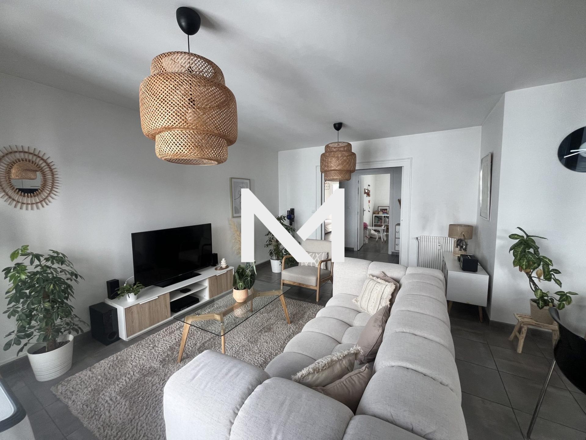 T4 AVEC BALCONS - ASCENSEUR - AIGLE/FOCH - Photo 2