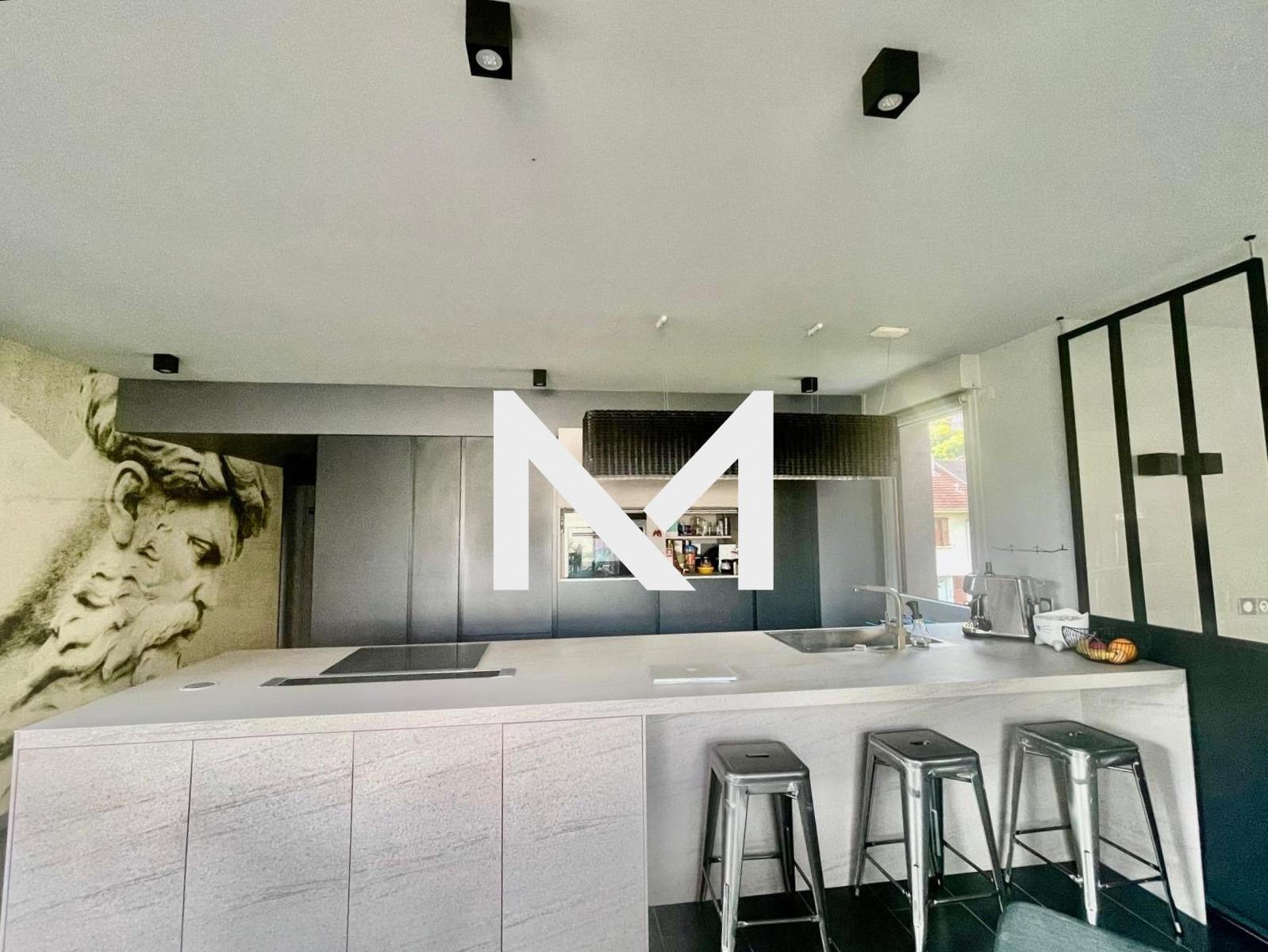 CORENC - TERRASSE DE 160 m² - STATIONNEMENTS - Photo 2