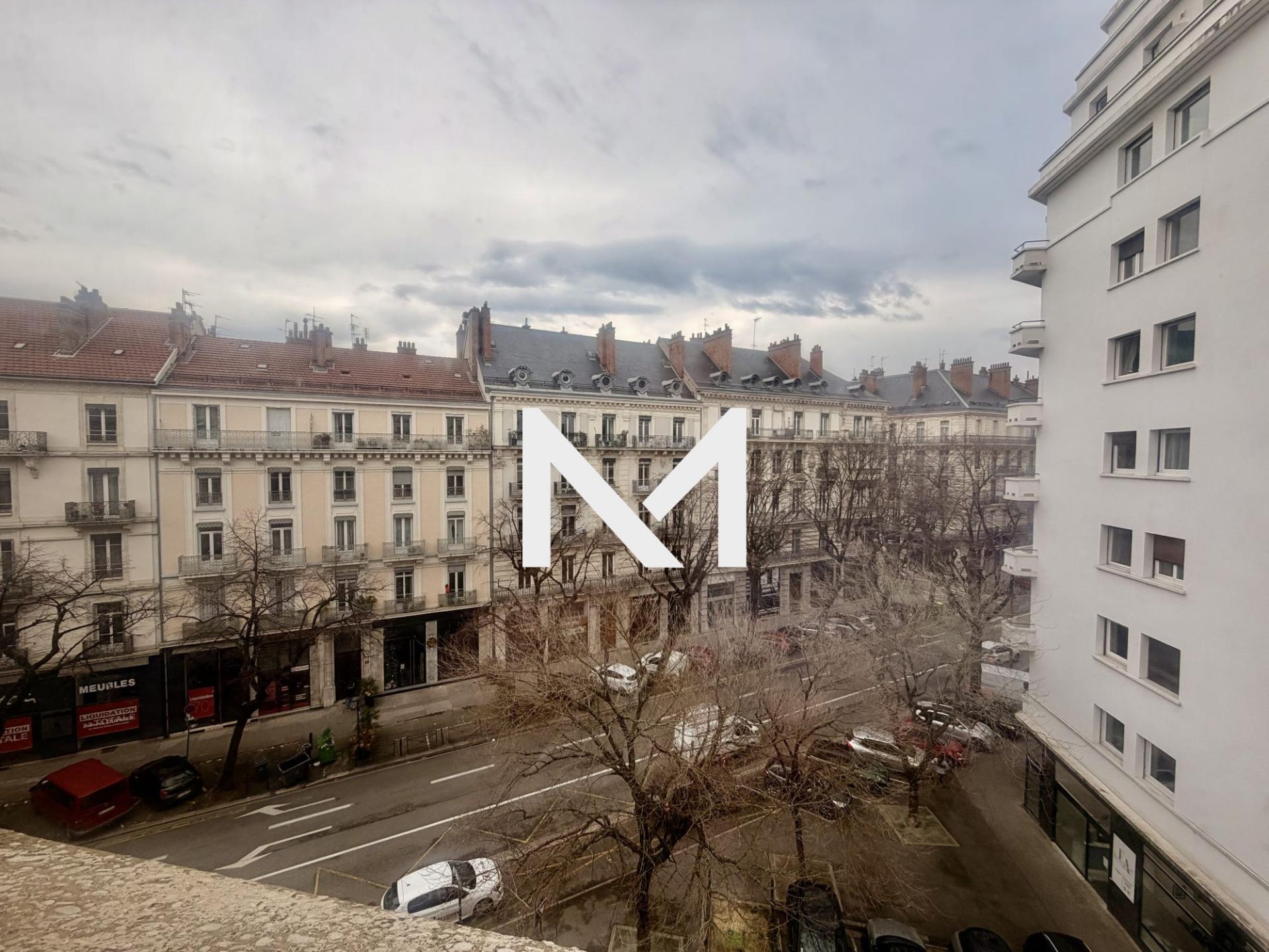 HYPER CENTRE - RUE MARECHAL DODE - GRAND T3 A LOUER - Photo 2