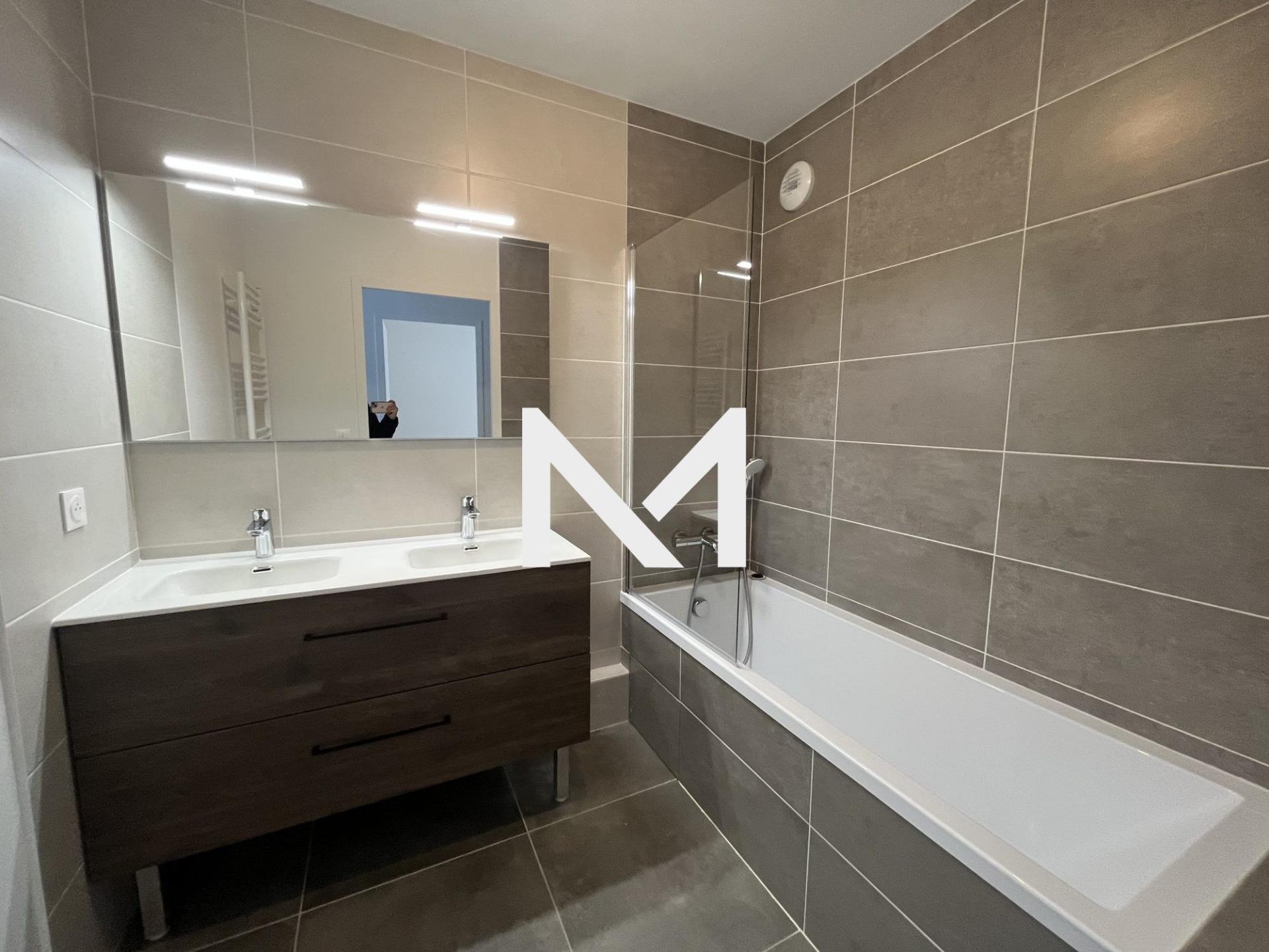 CLAIX - T4 AVEC TERRASSE ET GARAGE - Photo 6