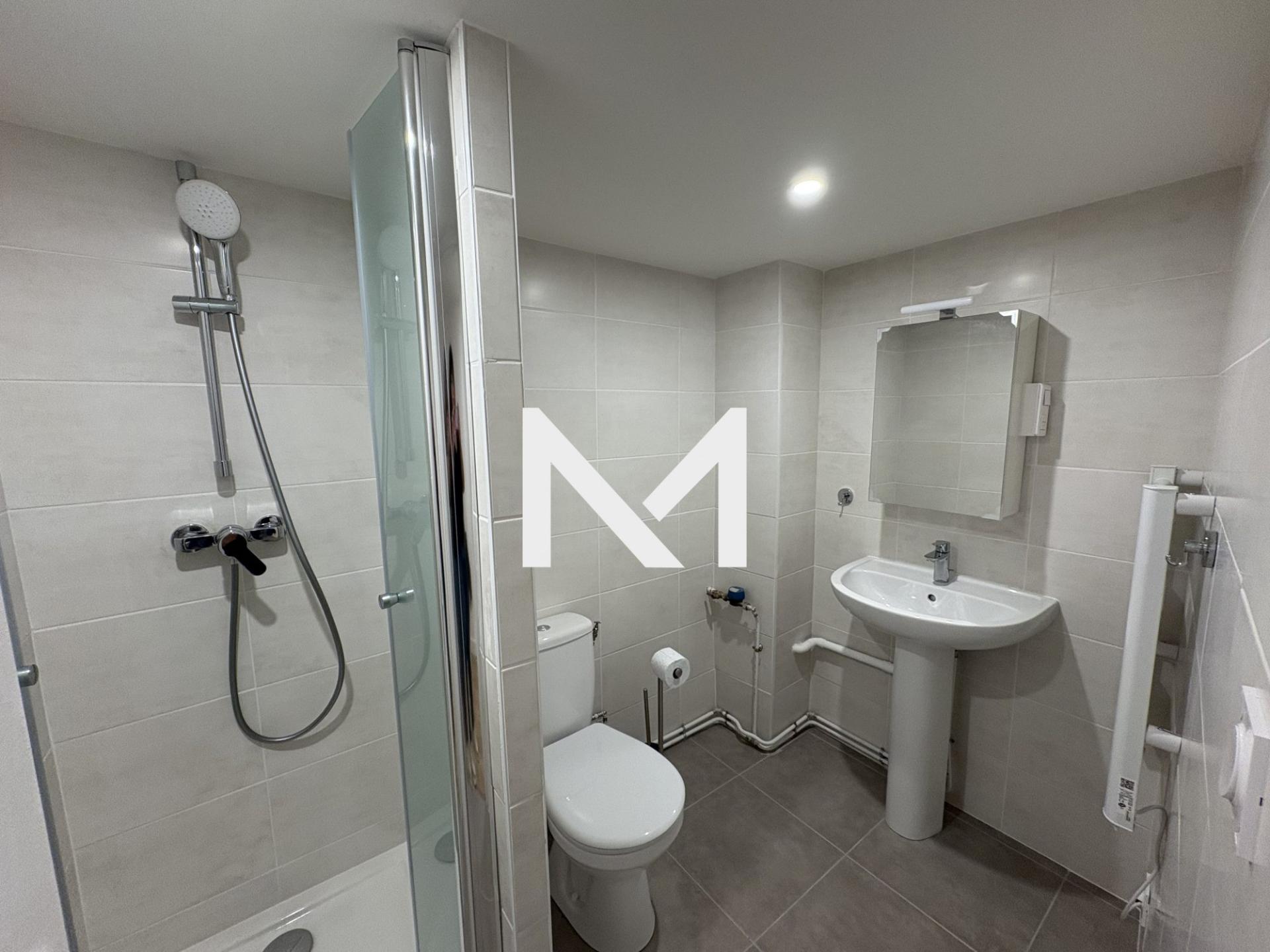 GRENOBLE - HYPERCENTRE - 1 T2 et 4 STUDIOS LOUES - BELLE RENTABILITE - Photo 5