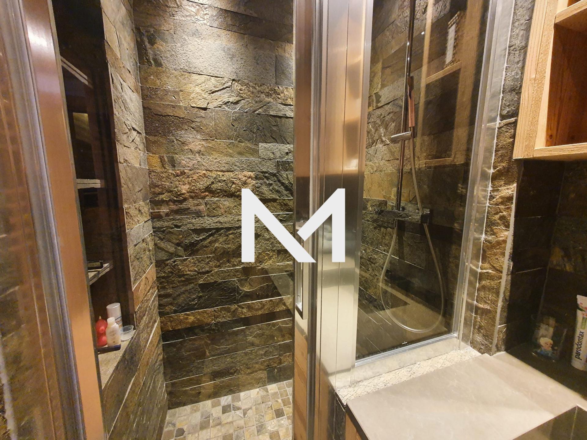 MEGEVE T3 AVEC TERRASSE ET STATIONNEMENTS - Photo 9