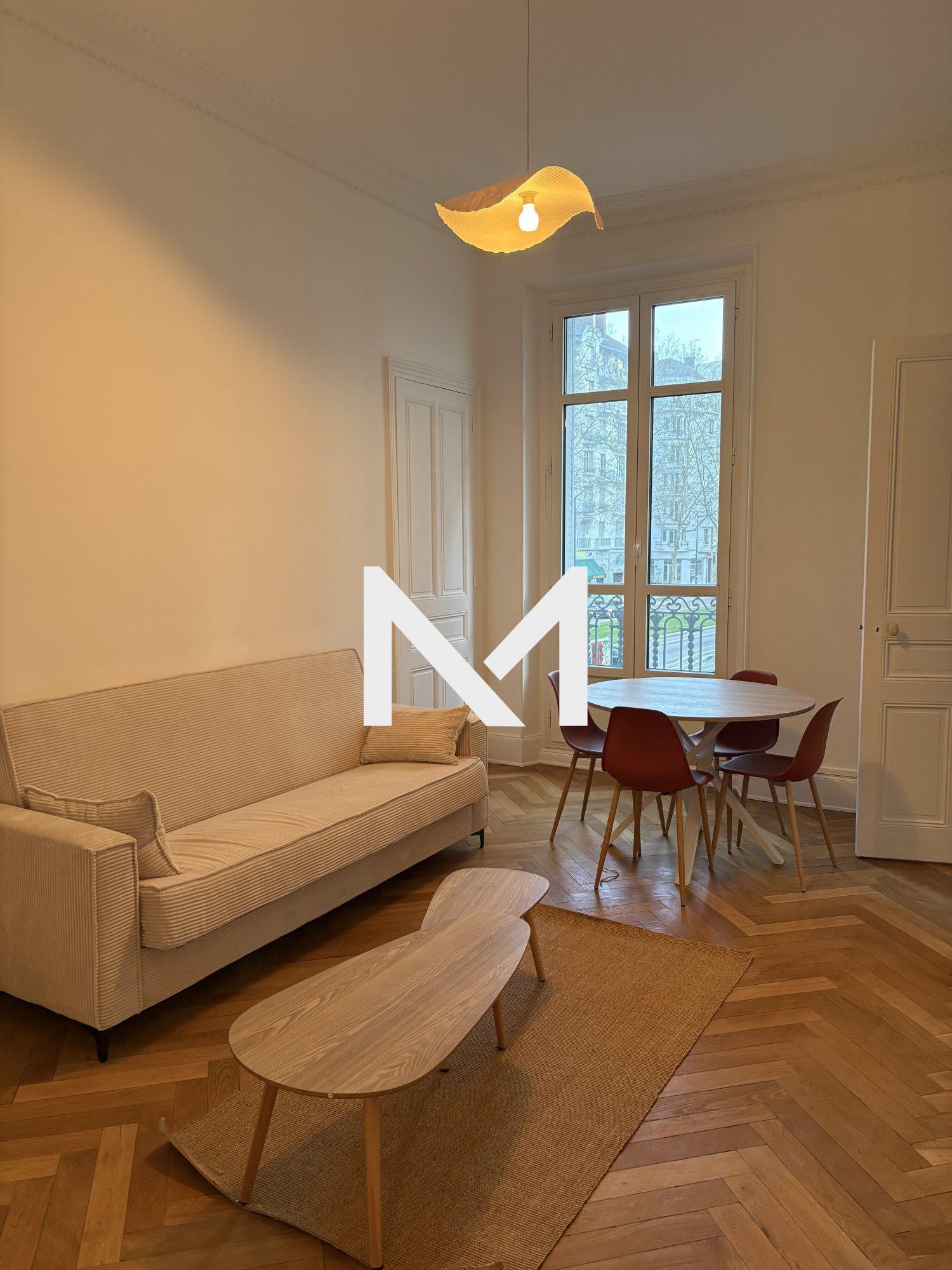 GRENOBLE - BEL IMMEUBLE HAUSSMANNIEN- T3 - Photo 1