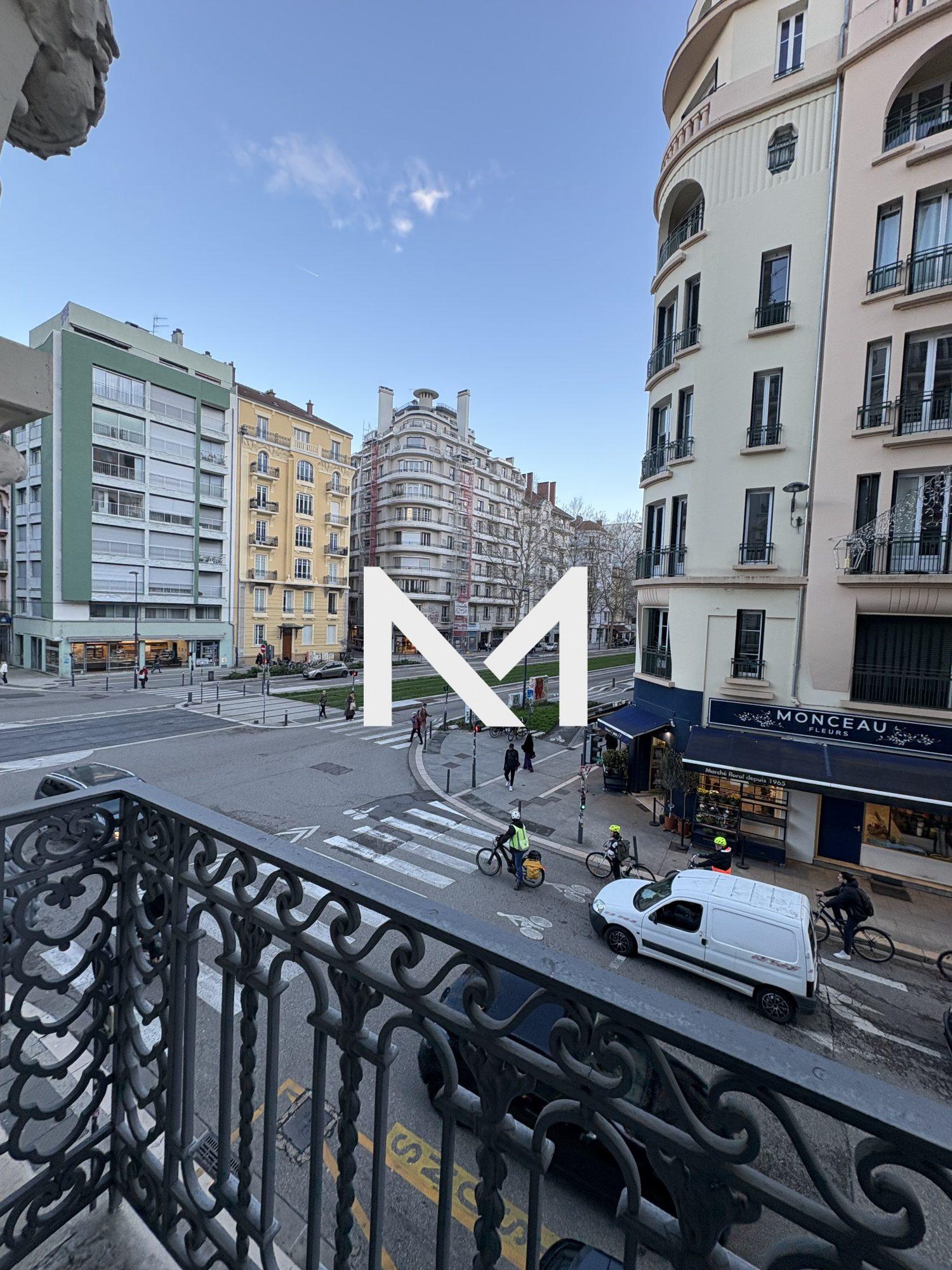 GRENOBLE - BEL IMMEUBLE HAUSSMANNIEN- T3 - Photo 6