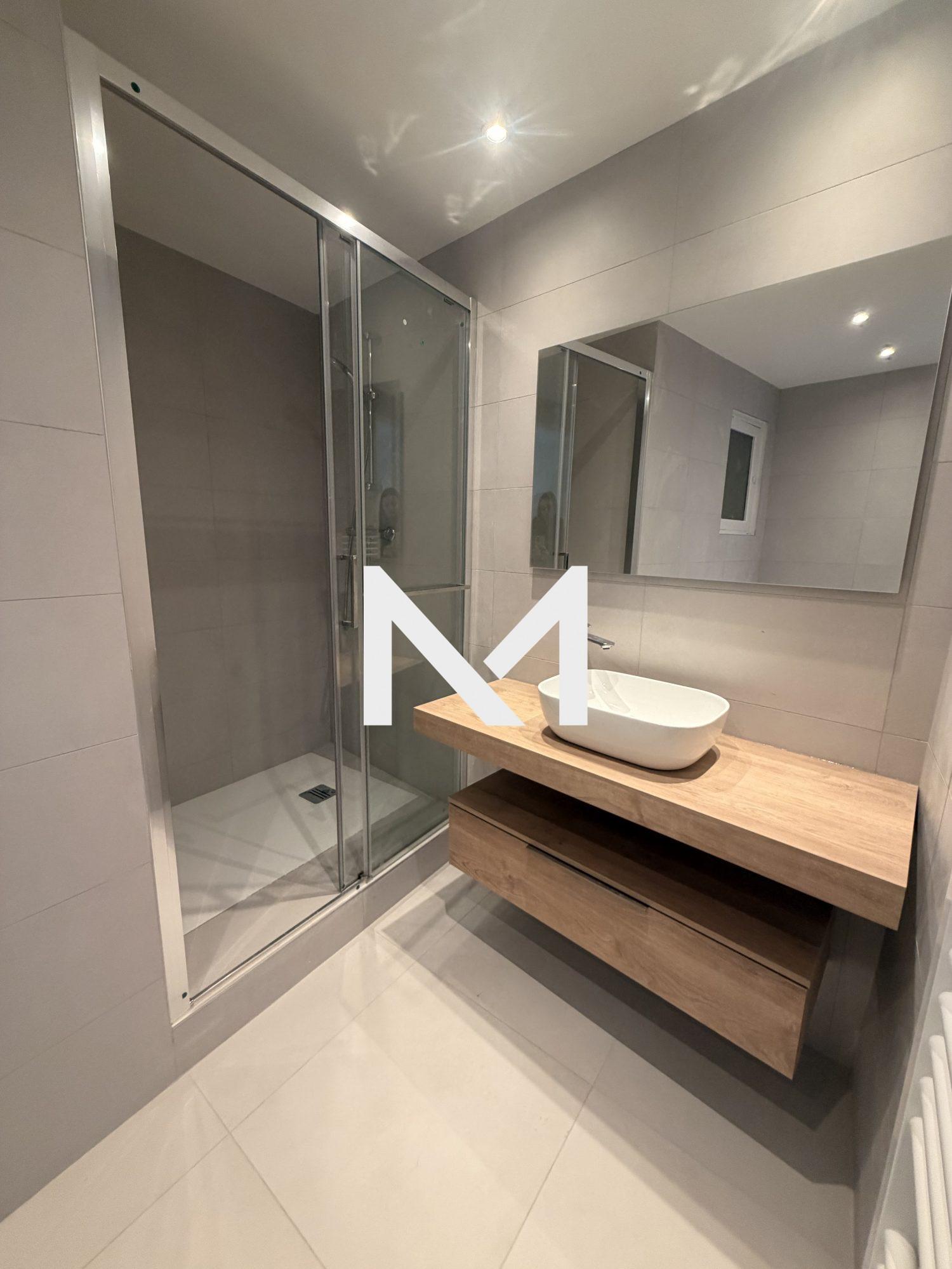 ILE VERTE - TRES BEAU T3 RENOVE AVEC BALCON ET CLIMATISATION - Photo 5