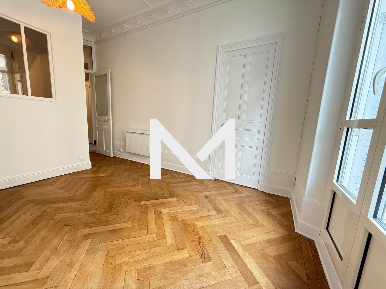 GRENOBLE - BEL IMMEUBLE HAUSSMANNIEN- T3 - Photo 4