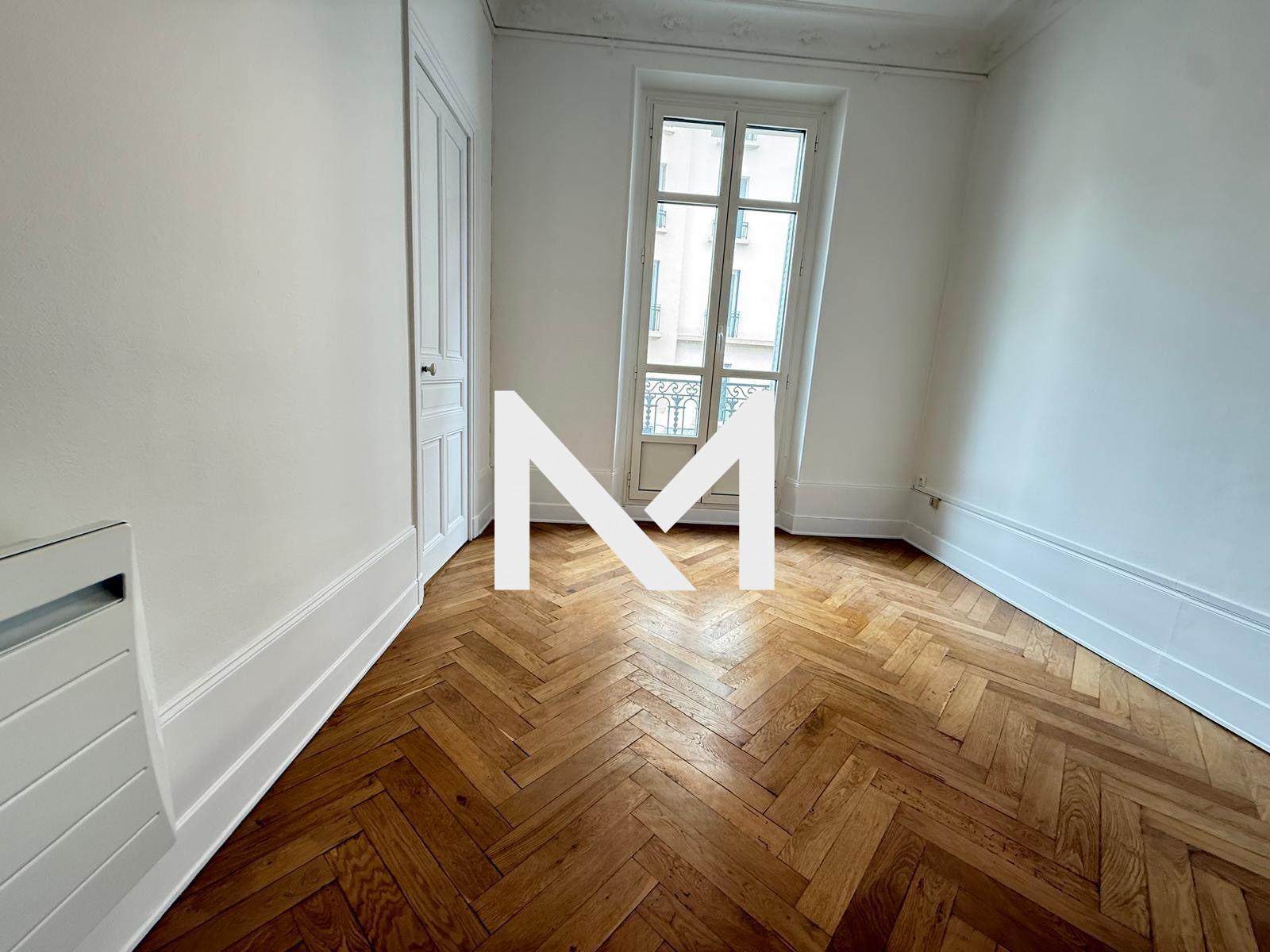 GRENOBLE - BEL IMMEUBLE HAUSSMANNIEN- T3 - Photo 5