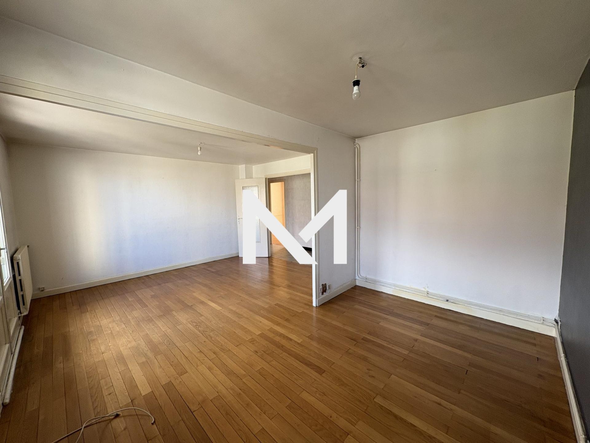 Seyssinet - A RENOVER - T3 traversant avec balcon - Photo 1