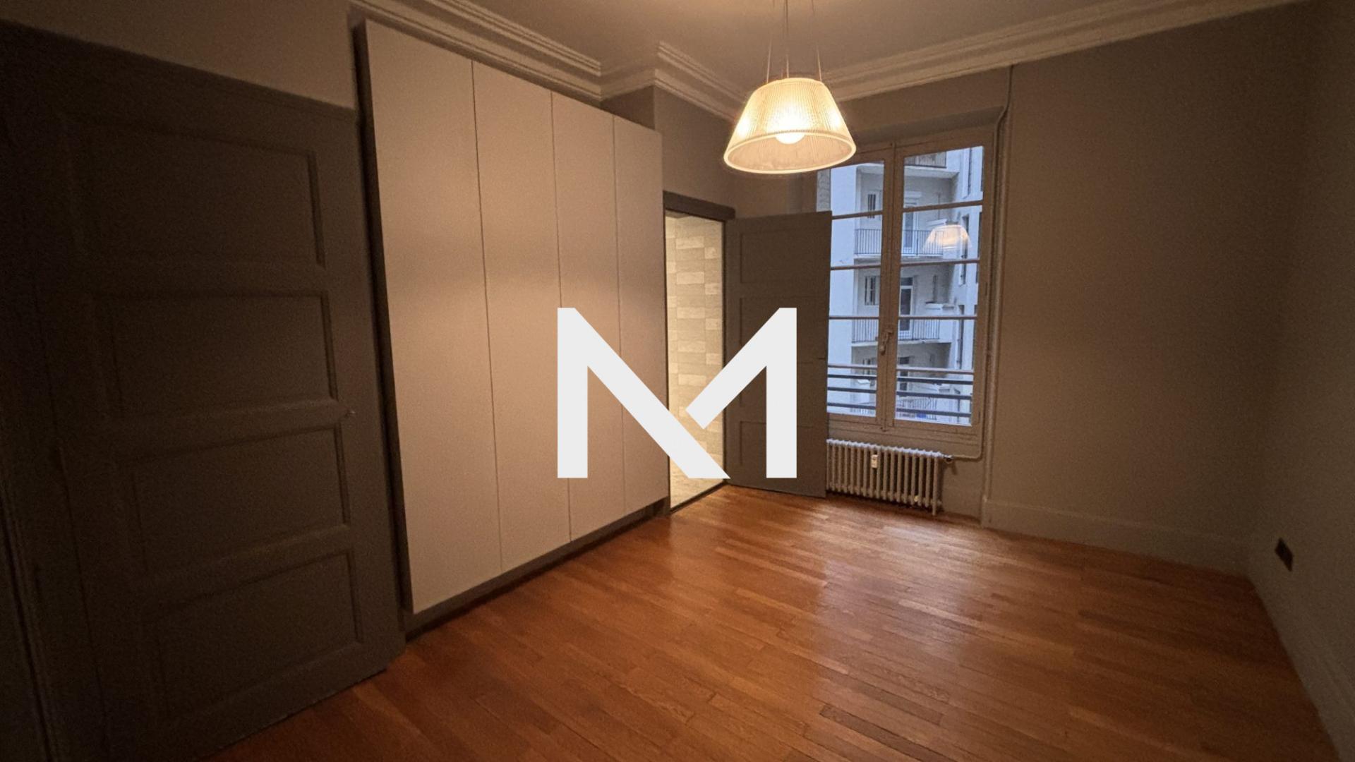 GRENOBLE HYPER CENTRE - RUE BELGRADE - APPARTEMENT MEUBLE D'EXCEPTION - Photo 9