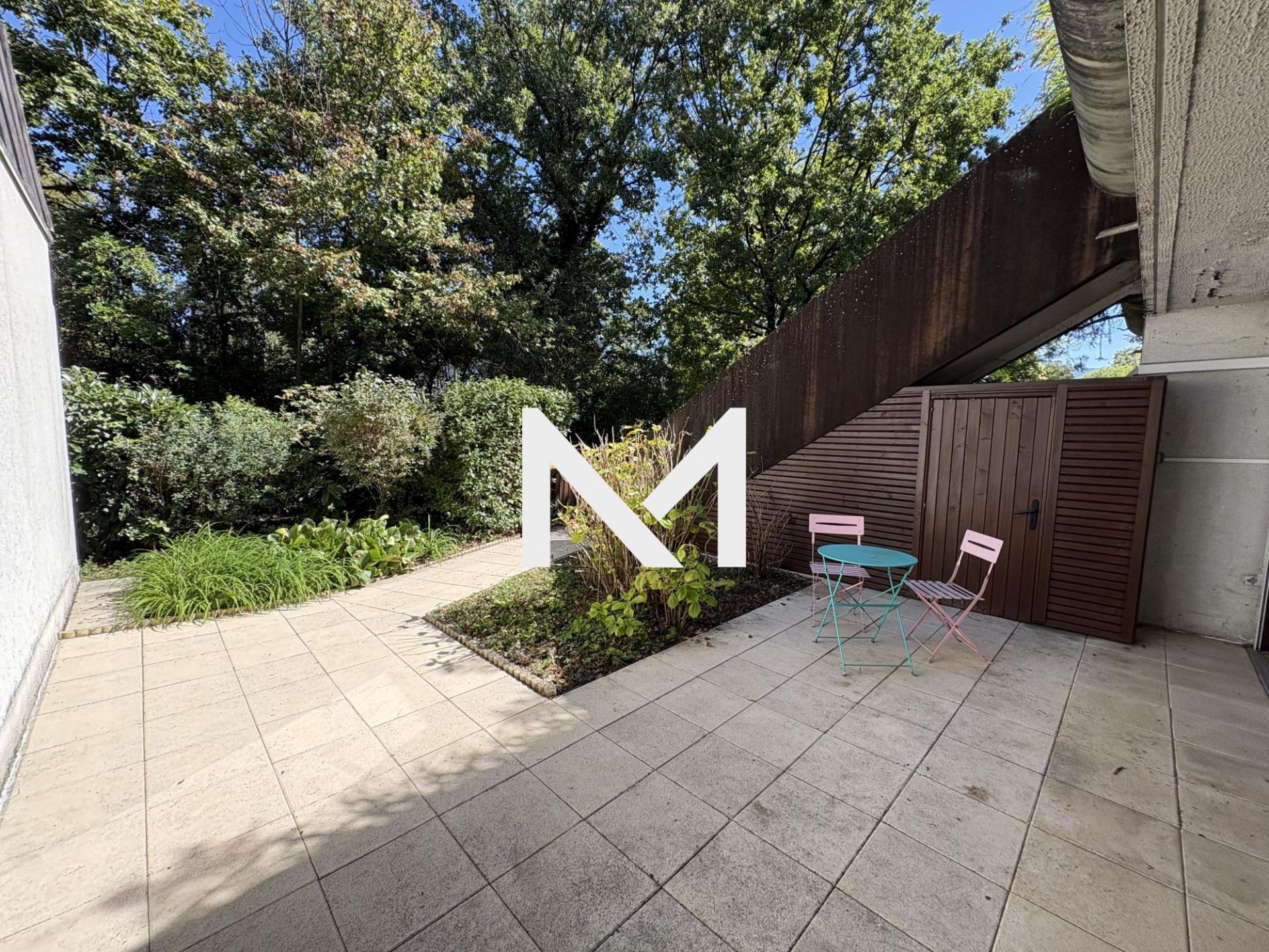 Les Buclos - T4 transformé en T3 - jardin et stationnement - Photo 1