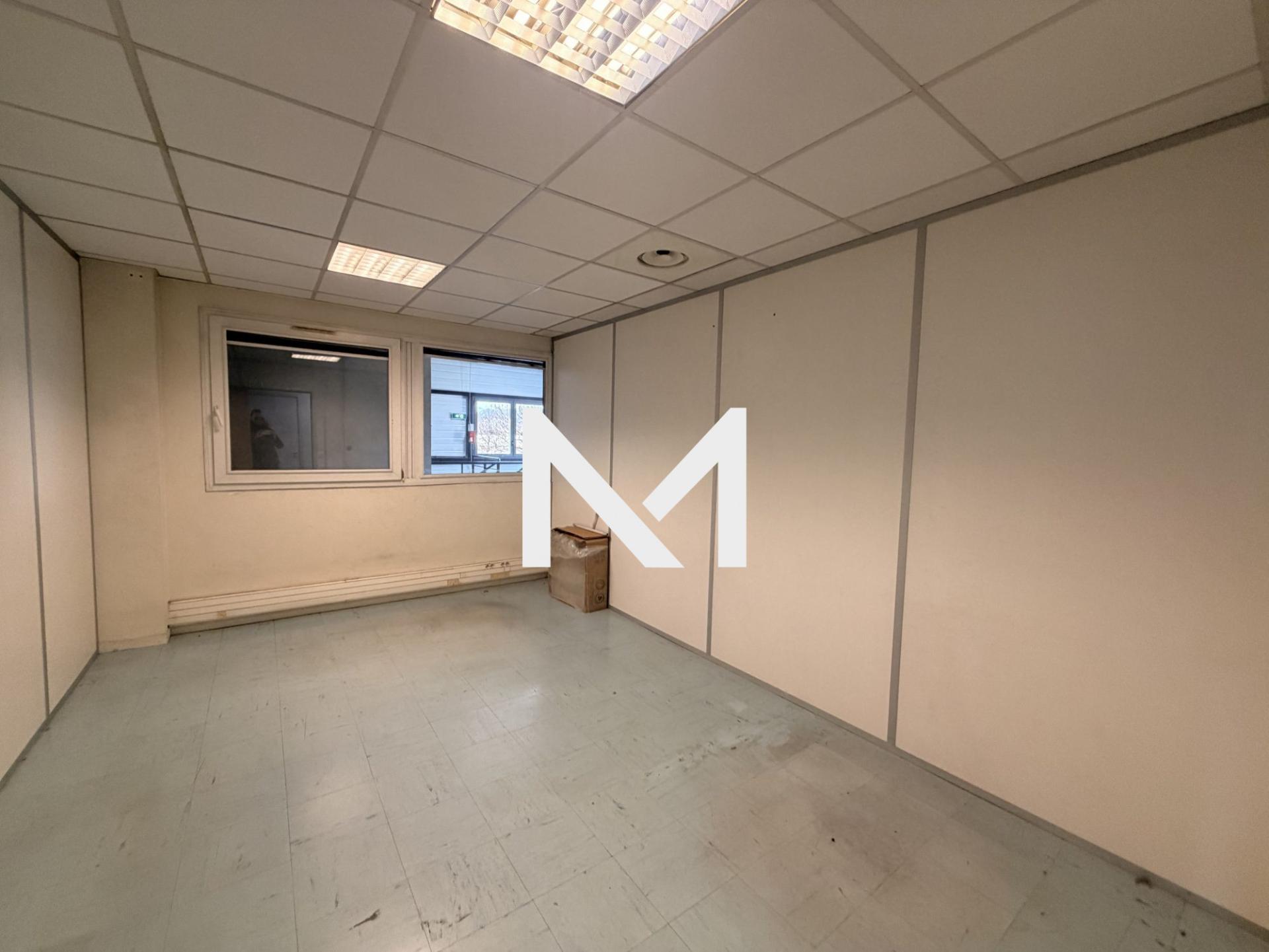 CROLLES - RUE LOUIS NEEL - LOCAL A USAGE DE BUREAUX A LOUER 95 m² - Photo 5