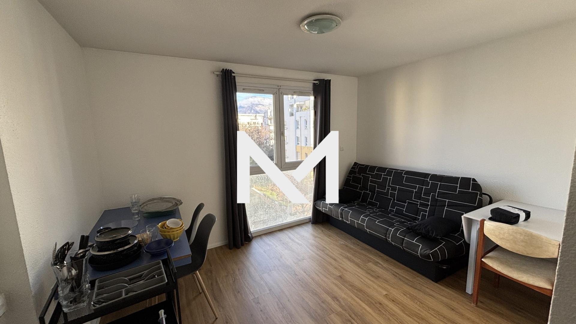 Lot de 6 studios meublés et 3 stationnements - Photo 1