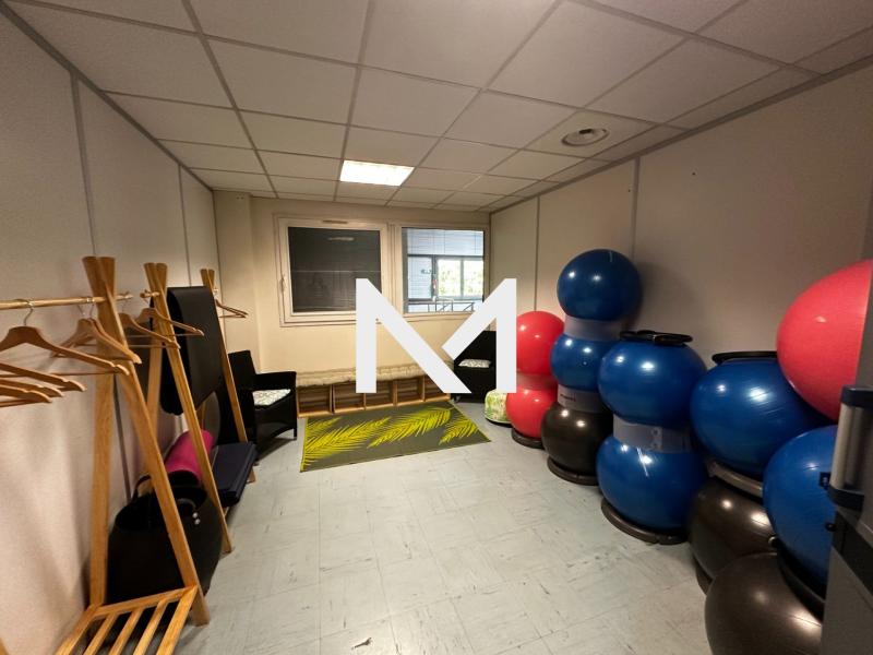 CROLLES - RUE LOUIS NEEL - LOCAL A USAGE DE BUREAUX A LOUER 95 m² - Photo 3