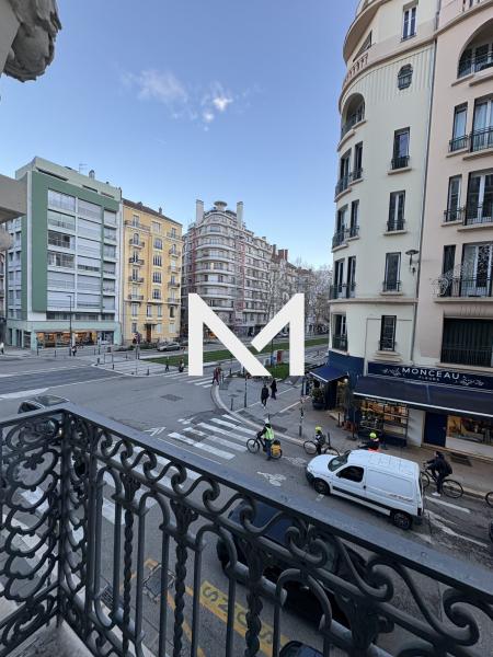 GRENOBLE - BEL IMMEUBLE HAUSSMANNIEN- T3 - Photo 6