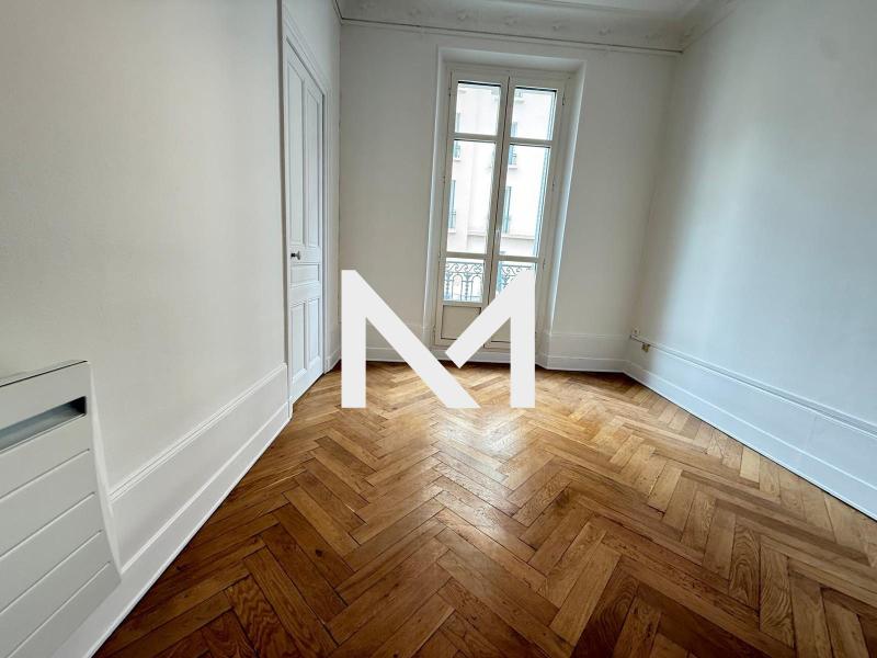 GRENOBLE - BEL IMMEUBLE HAUSSMANNIEN- T3 - Photo 5