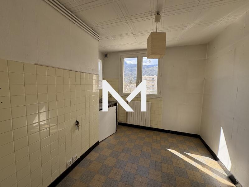 Seyssinet - A RENOVER - T3 traversant avec balcon - Photo 4