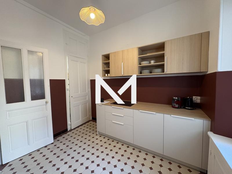 GRENOBLE - BEL IMMEUBLE HAUSSMANNIEN- T3 - Photo 2