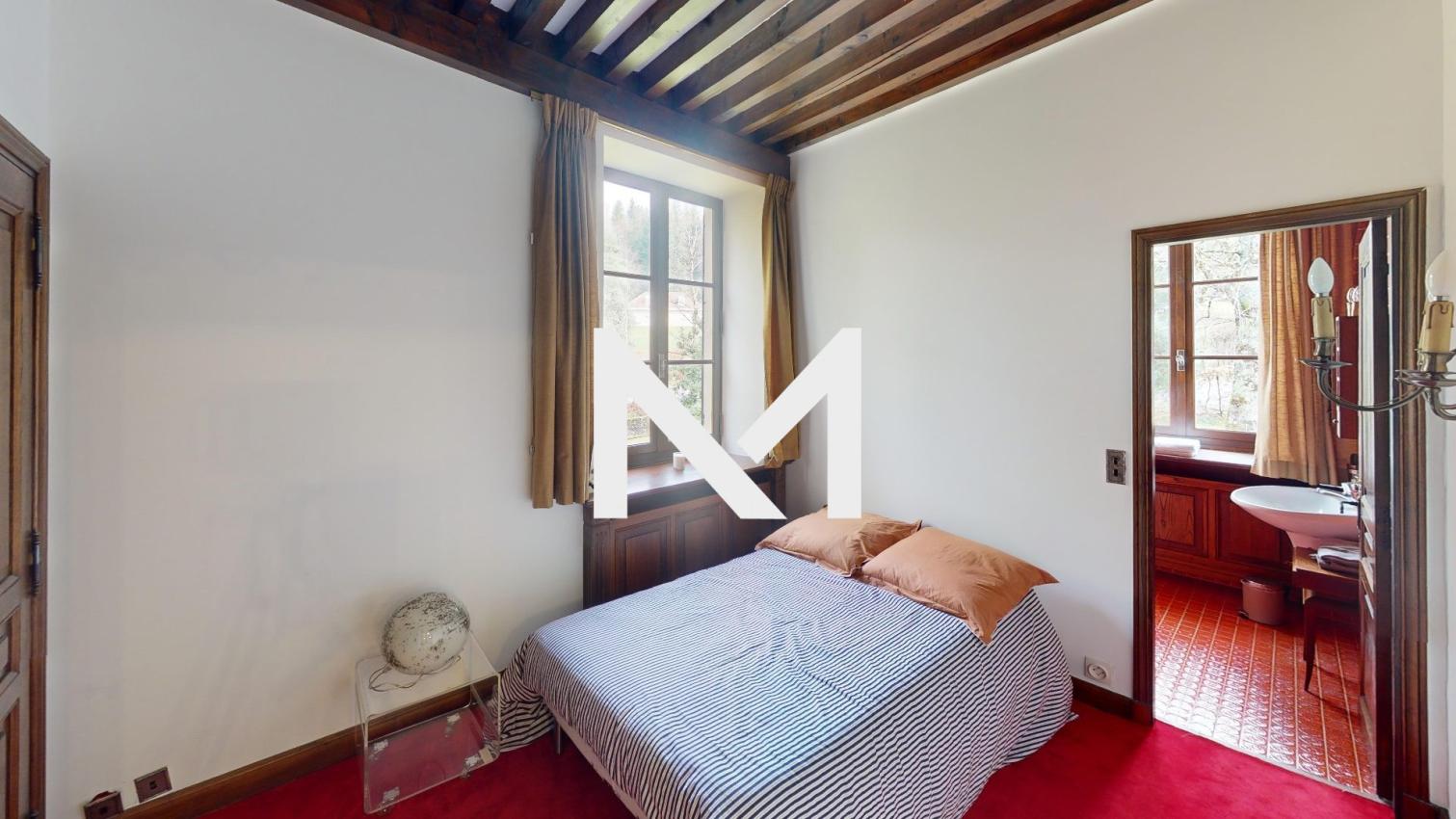 MAISON DE MAÎTRE AVEC DEPENDANCES ET PLAN D'EAU SUR 4 HECTARES - Photo 10