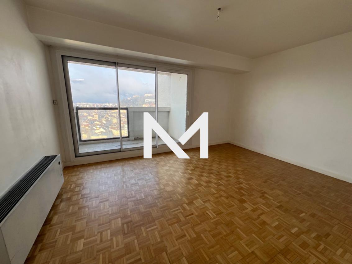 LES 3 TOURS - EN ETAGE ELEVE - Photo 3