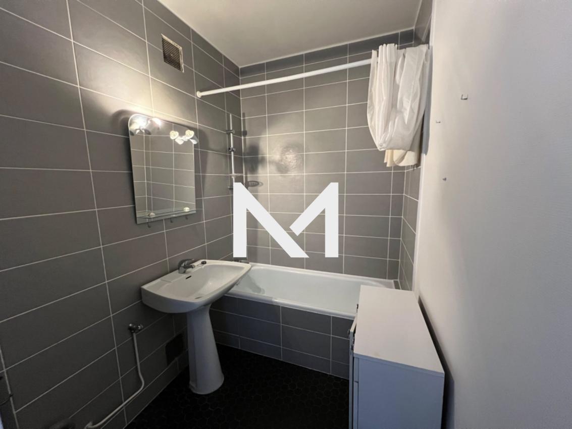LES 3 TOURS - EN ETAGE ELEVE - Photo 5