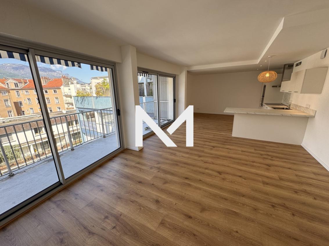 GRENOBLE SAINT JOSEPH - ETAGE ELEVE - 4 CHAMBRES - Photo 2
