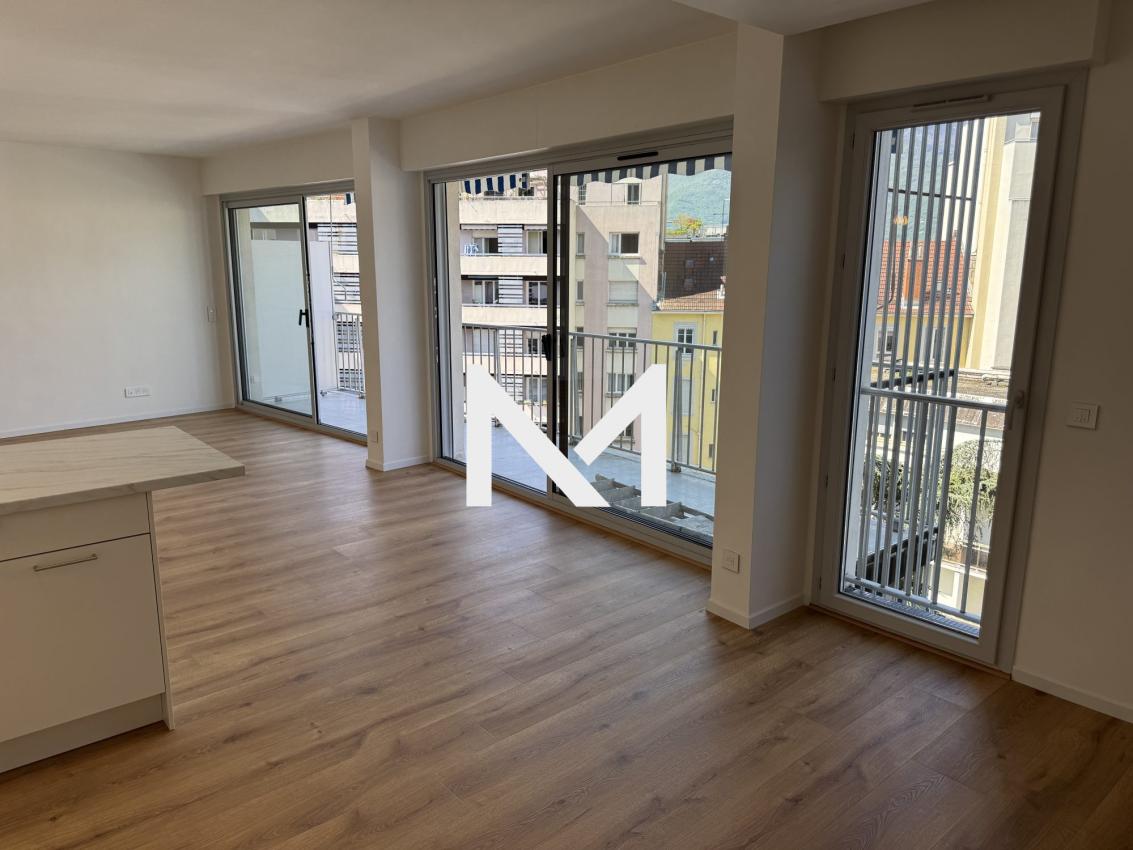 GRENOBLE SAINT JOSEPH - ETAGE ELEVE - 4 CHAMBRES - Photo 4