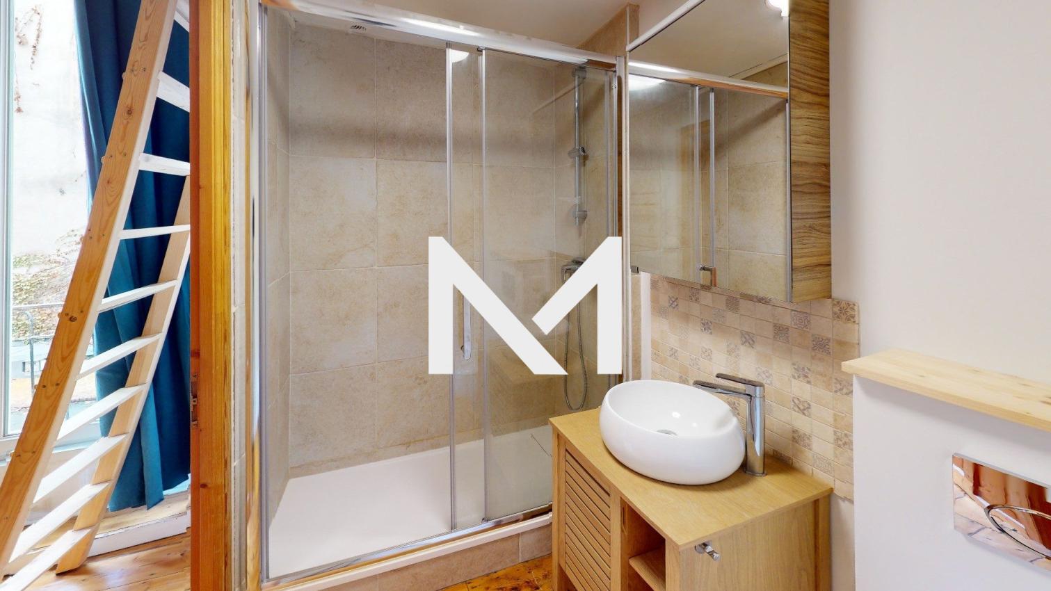 GRENOBLE HYPER CENTRE - 18 GRANDE RUE - STUDIO MEUBLE - Photo 2