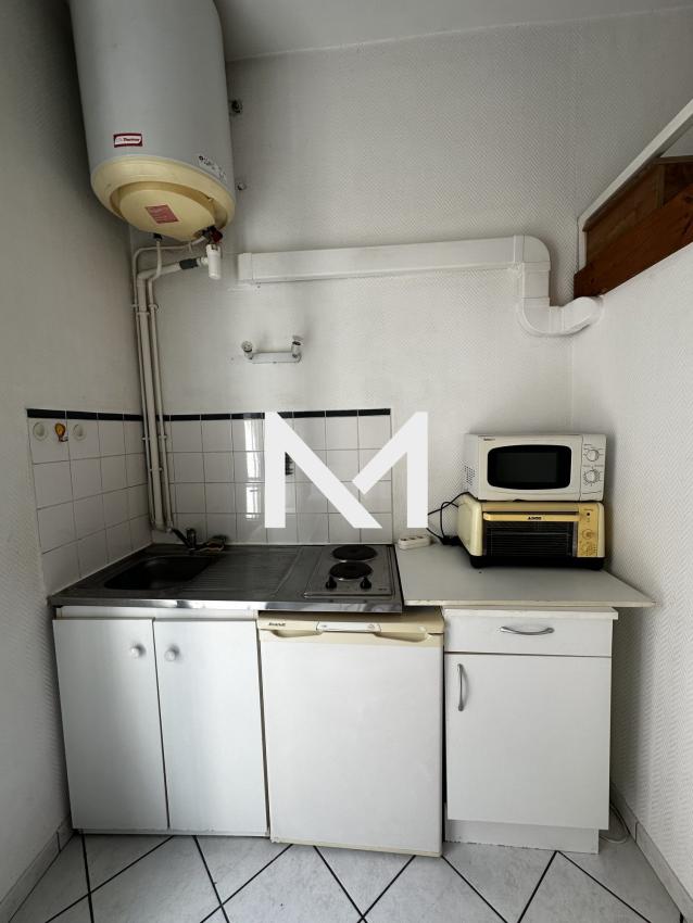 HYPER CENTRE - STUDIO MEUBLE AVEC BALCON - Photo 2