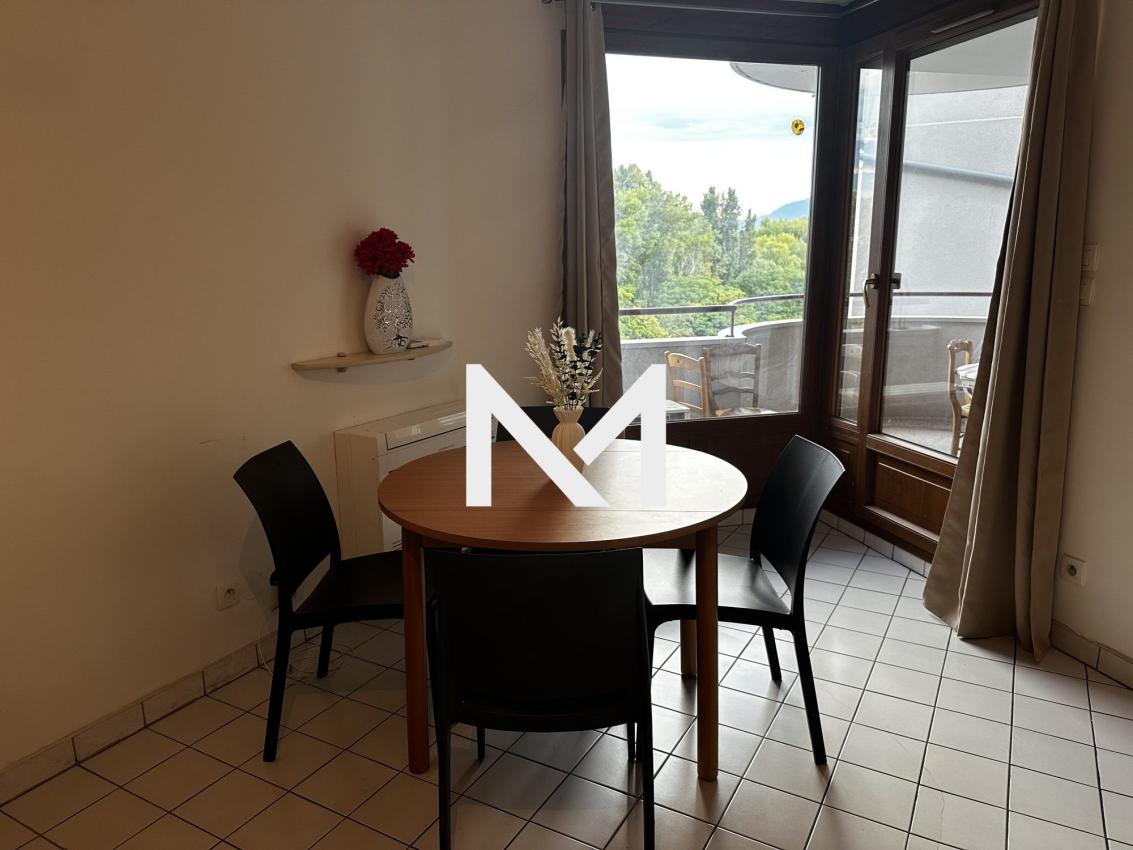 FONTAINE - T3 MEUBLE AVEC GRAND BALCON ET GARAGE - Photo 5
