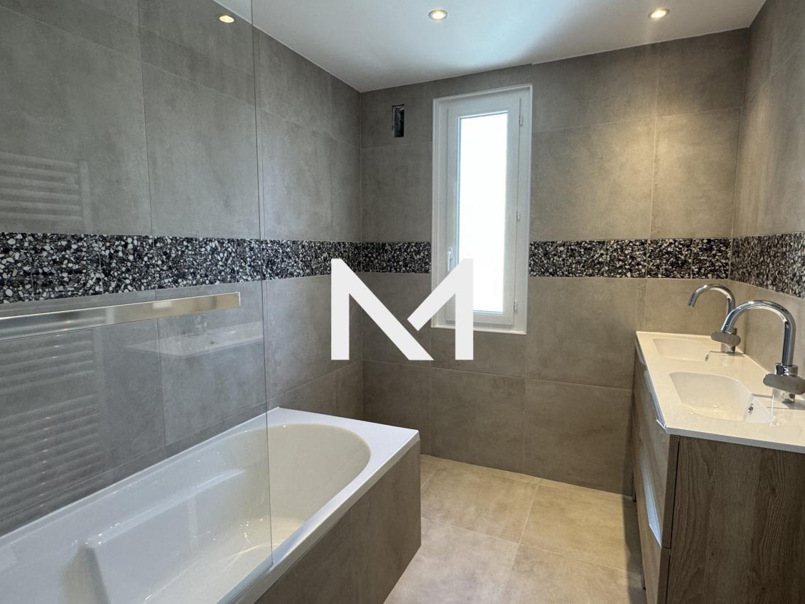 GRENOBLE SAINT JOSEPH - ETAGE ELEVE - 4 CHAMBRES - Photo 9