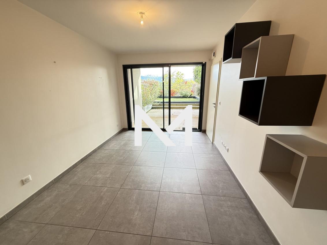 CORENC - ROUTE DE CHARTREUSE LE FERDINAND - T2 avec Jardin et Garage - Photo 4