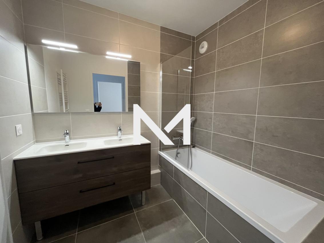 CLAIX - T4 AVEC TERRASSE ET GARAGE - Photo 6