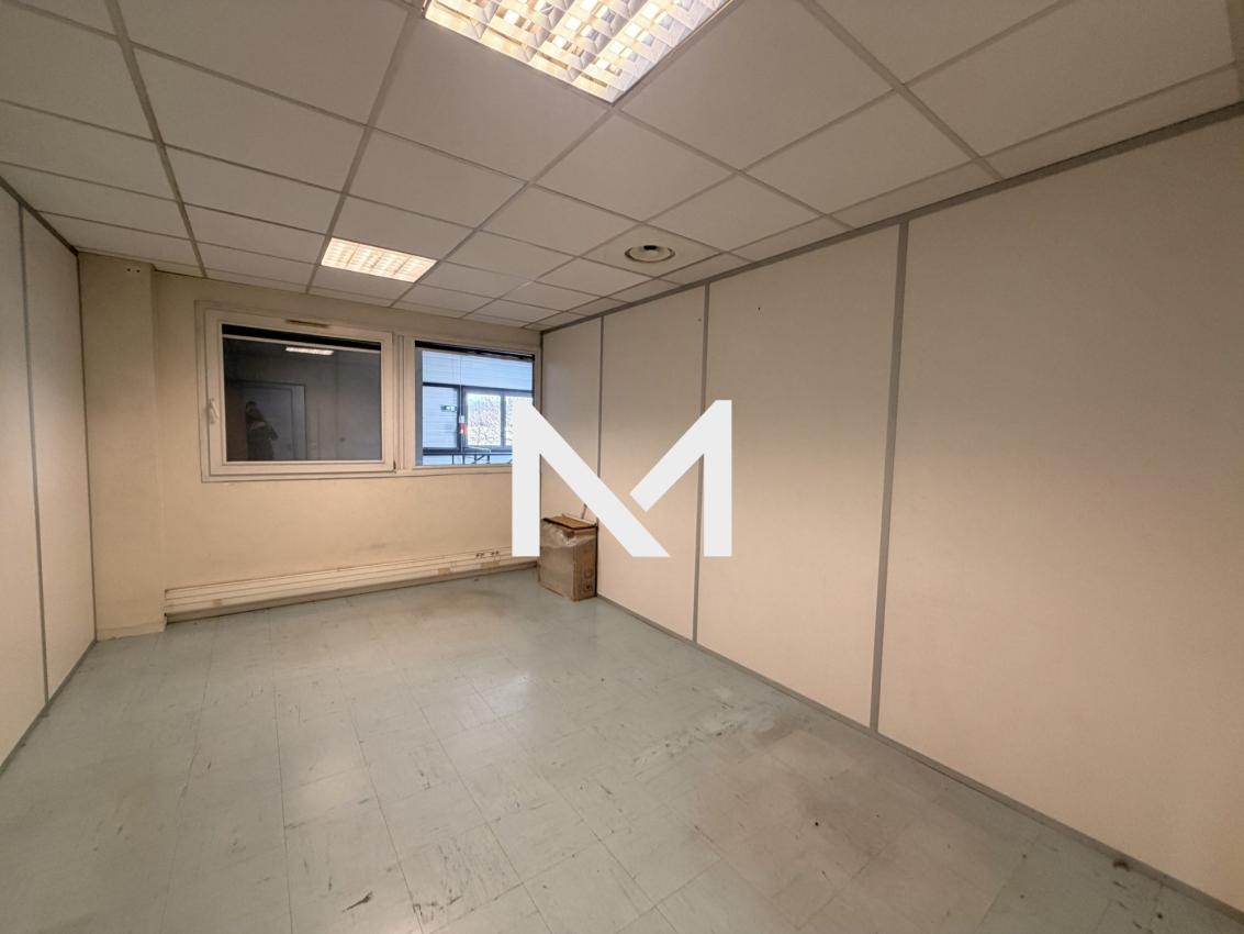 CROLLES - RUE LOUIS NEEL - LOCAL A USAGE DE BUREAUX A LOUER 95 m² - Photo 5