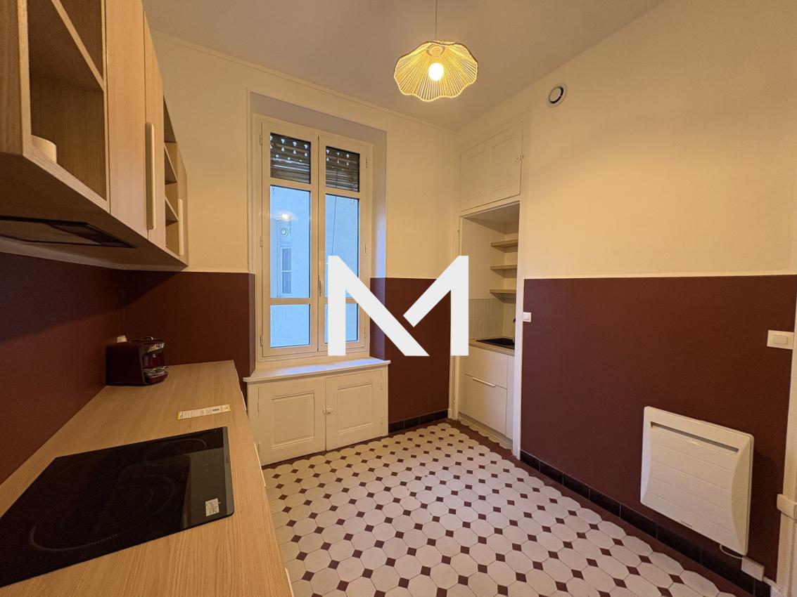 GRENOBLE - BEL IMMEUBLE HAUSSMANNIEN- T3 - Photo 4