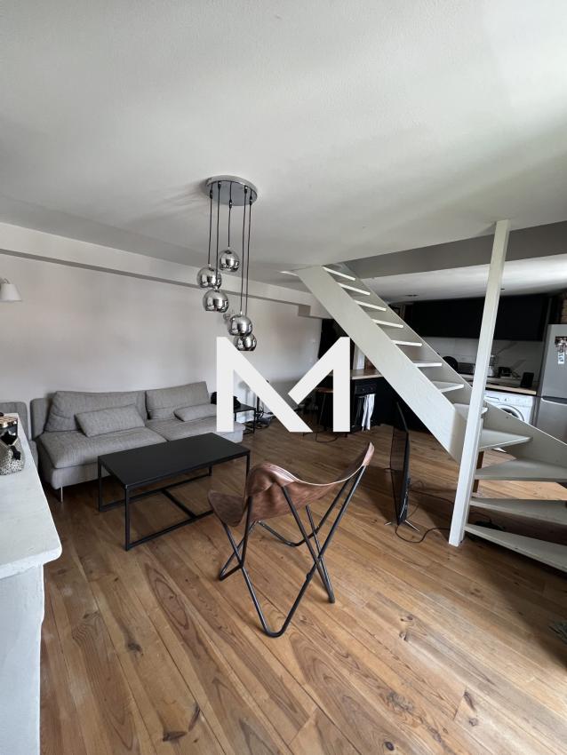 HYPER CENTRE - TRES BEAU T2 MEUBLE EN DUPLEX - Photo 3