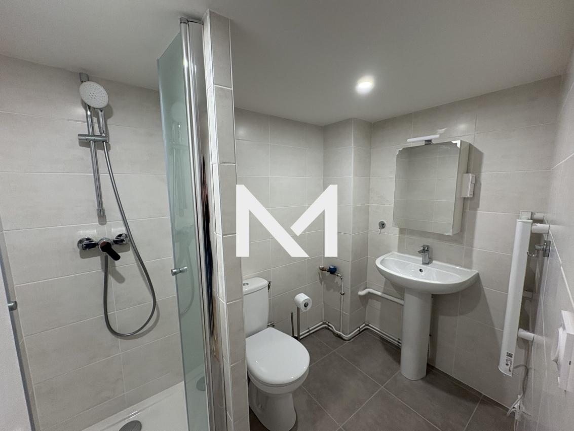 GRENOBLE - HYPERCENTRE - 1 T2 et 4 STUDIOS LOUES - BELLE RENTABILITE - Photo 5