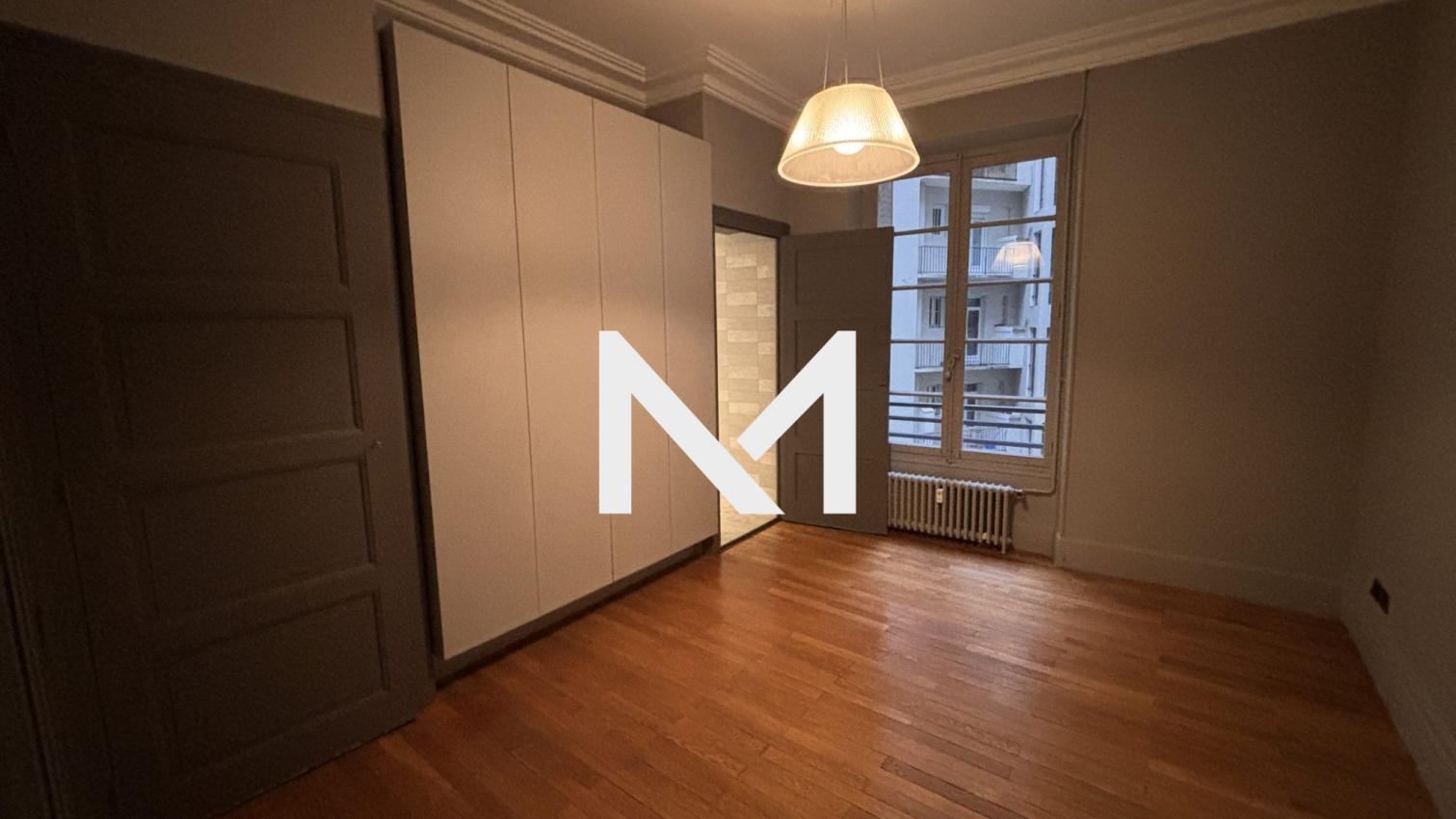 GRENOBLE HYPER CENTRE - RUE BELGRADE - APPARTEMENT MEUBLE D'EXCEPTION - Photo 9