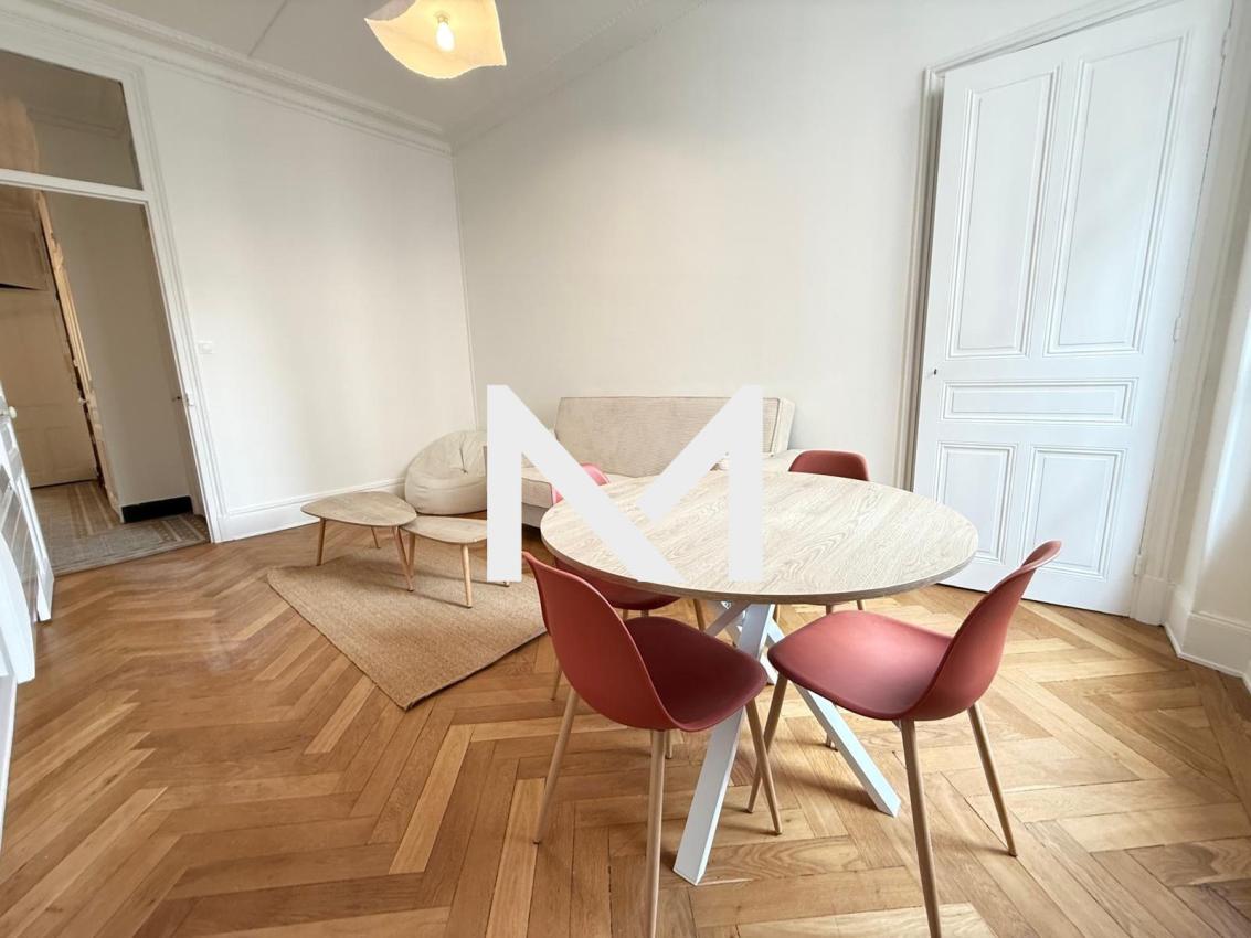 GRENOBLE - BEL IMMEUBLE HAUSSMANNIEN- T3 - Photo 1
