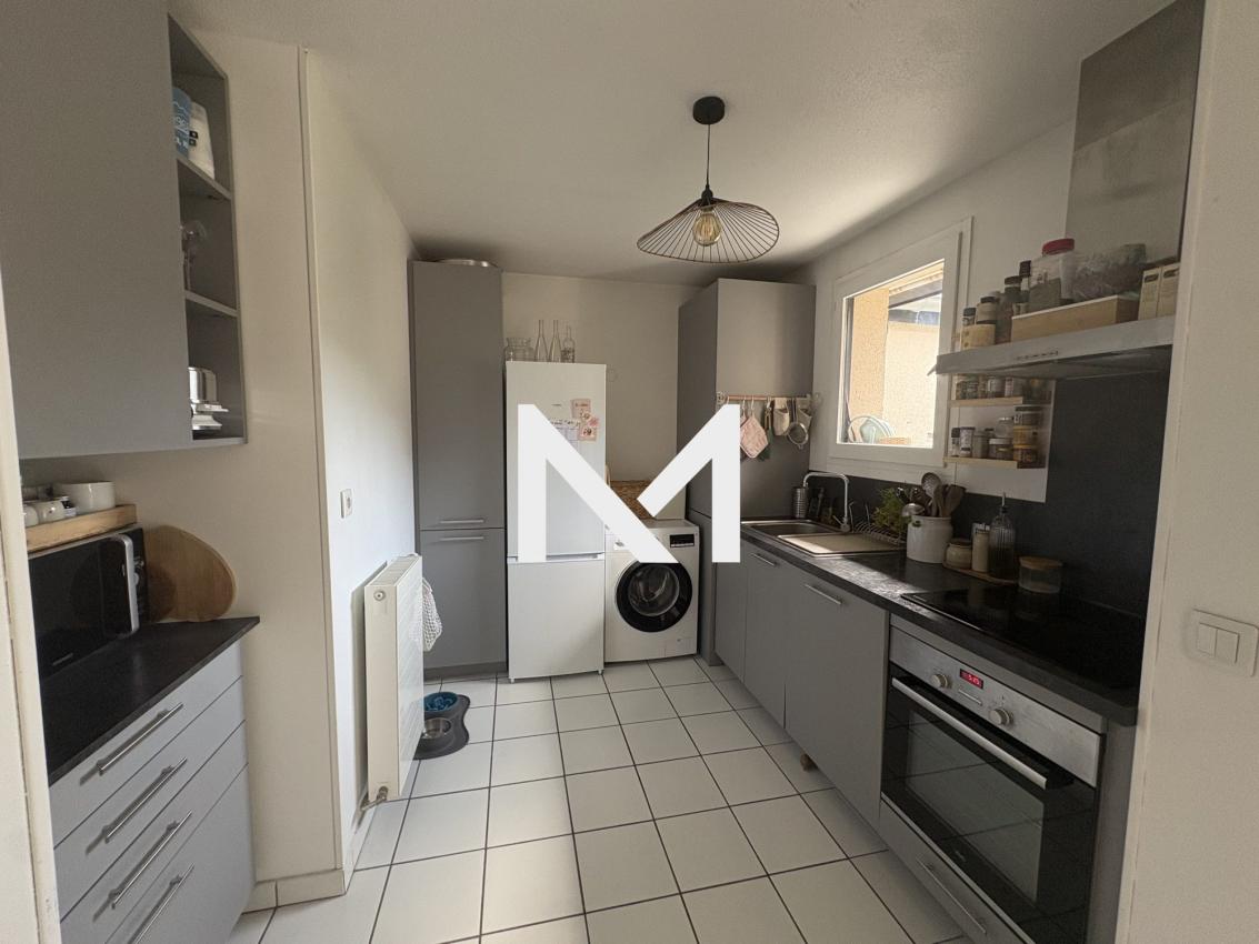 CROLLES - T2 - DERNIER ETAGE - BALCON - GARAGE - Photo 5