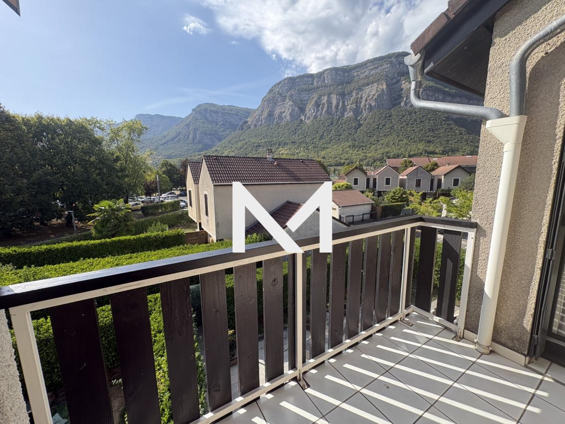 CROLLES - T2 - DERNIER ETAGE - BALCON - GARAGE - Photo 4
